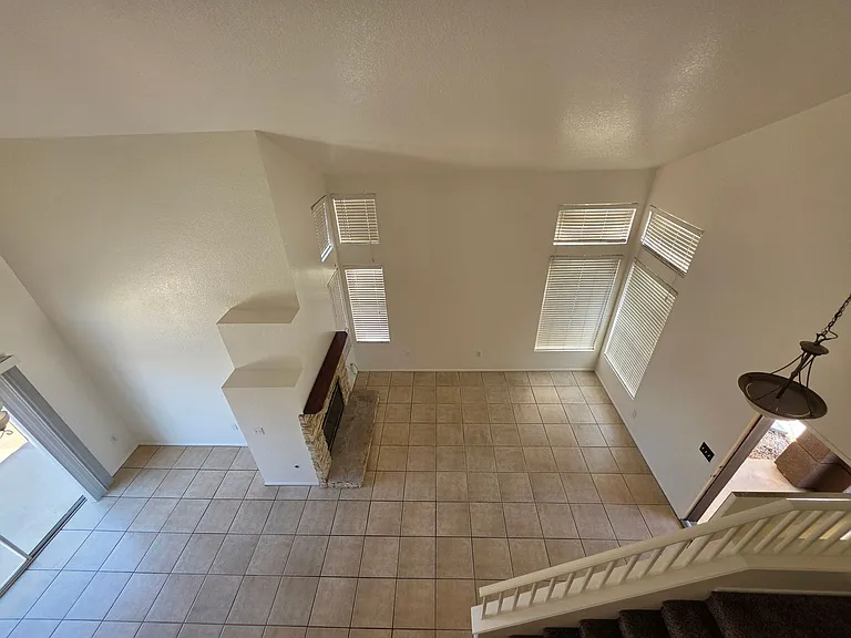 1354 Carriage Ln — Photo 5