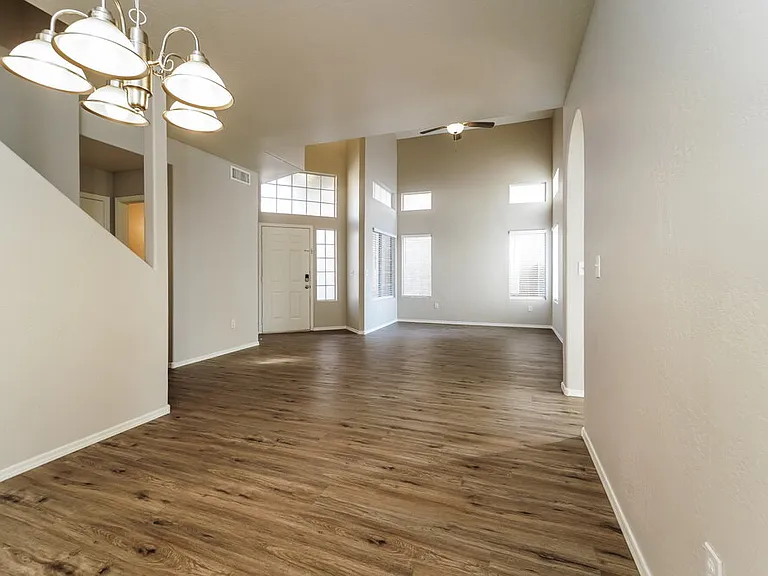 2151 E Briarwood Ter — Photo 6