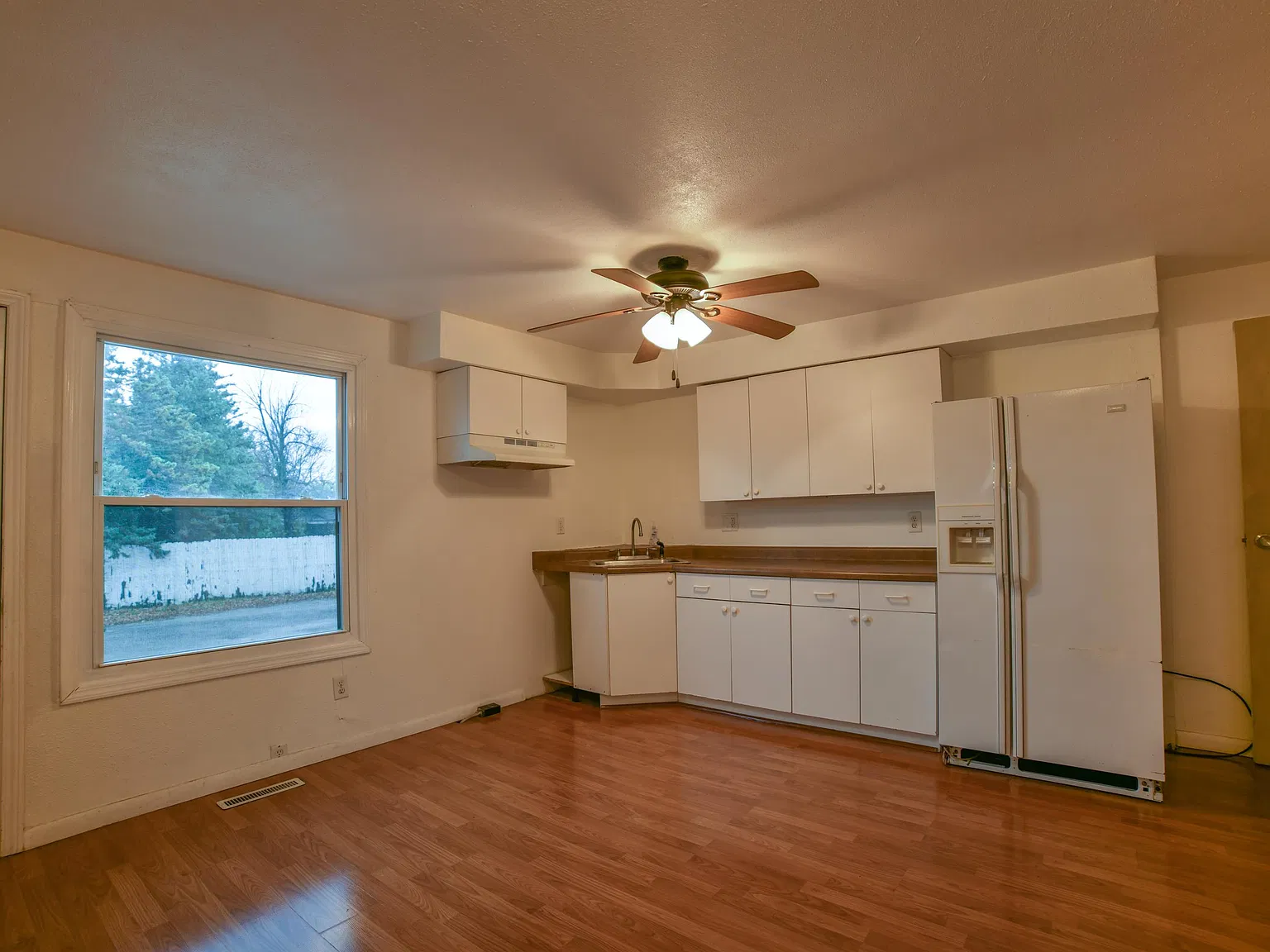 720 Fairwood Drive - #4 — Photo 3