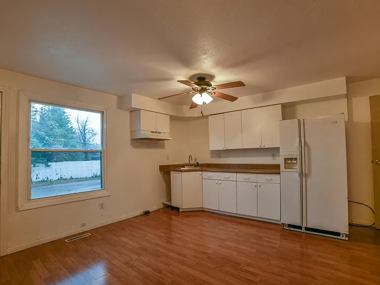 720 Fairwood Dr #4 — Photo 3