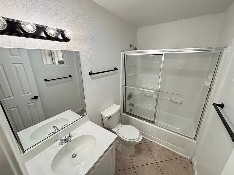 5334 Swenson St — Photo 6