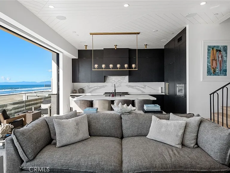 2200 The Strand #A — Photo 31
