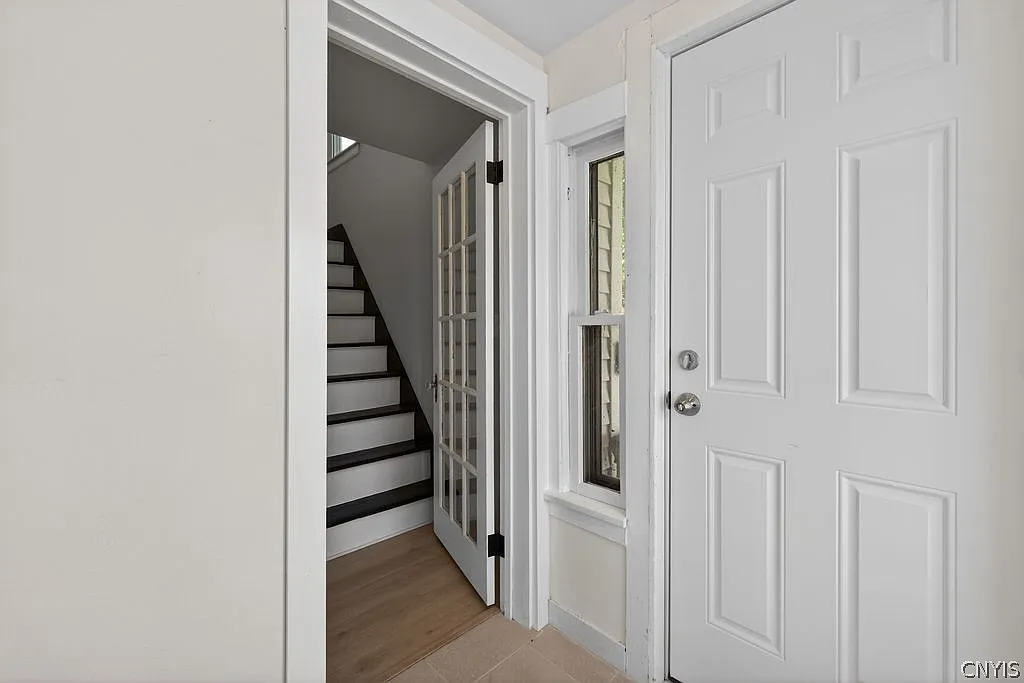 4 bed, 1.0 bath, 1312 sqft, $2,000 — Photo 4