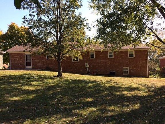 2nd image of 133 Lindenwood Ln