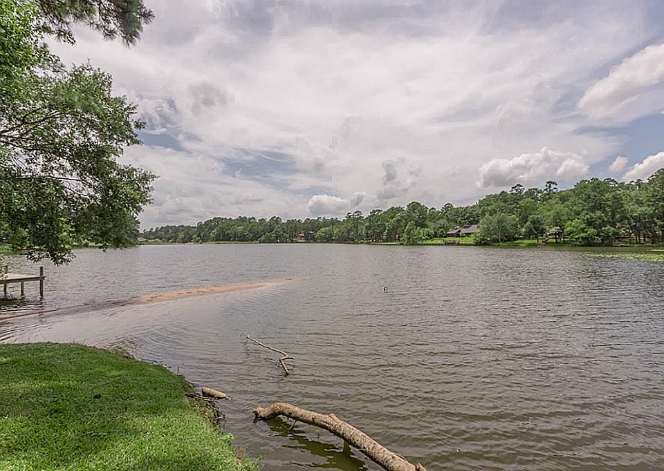1st image of 1941 E Lake Dr