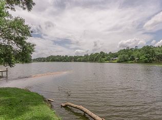 1941 E Lake Dr, Huntsville, TX 77340