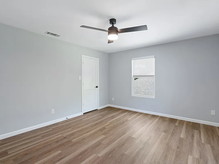 2728 Livingston Ave — Photo 8