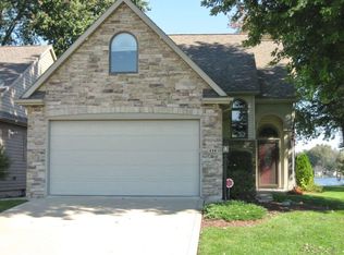 420 Ln 220 Turkey Lk, Hudson, IN 46747