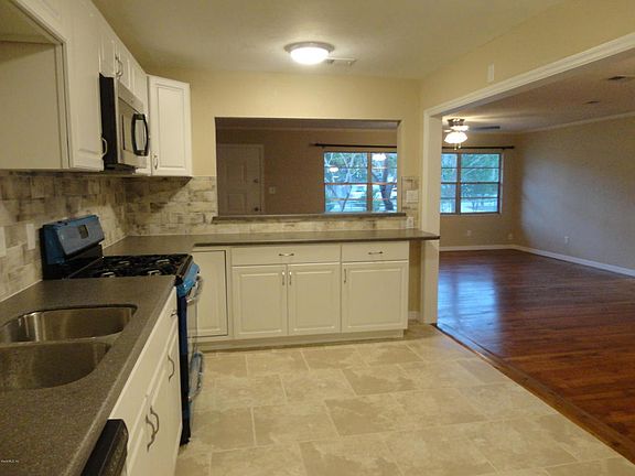 4th image of 928 NE 30th Ave