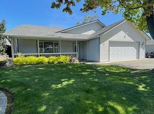 448 Phyllis Dr, Eagle Point, OR 97524