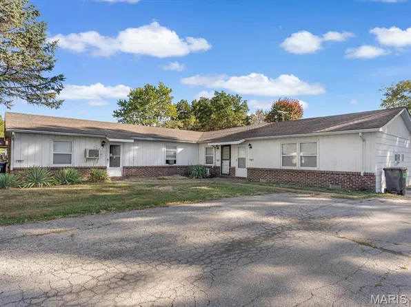 62 Pine Trl, Fairview Heights, IL 62208