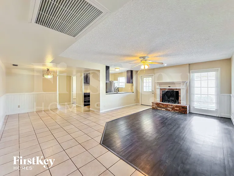 813 E Todd Dr — Photo 5