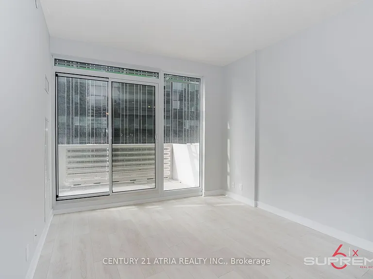 2221 Yonge St #611 — Photo 2