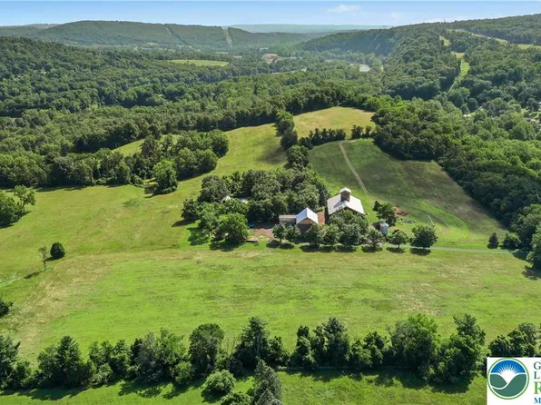 663 Kintner Rd, Kintnersville, PA 18930