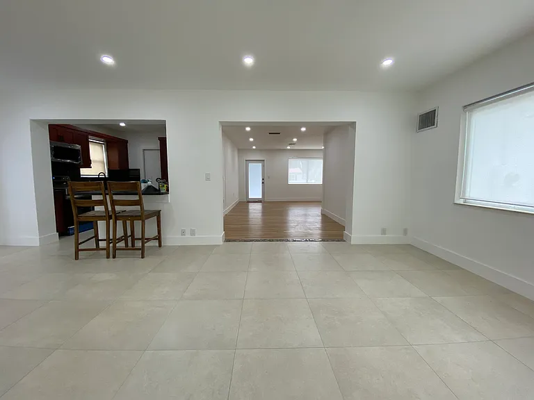 3250 SW 18th Ter — Photo 11