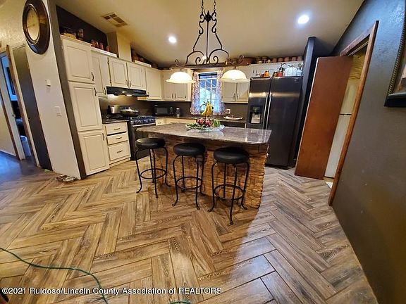 5th image of 212 Cowboy Ct