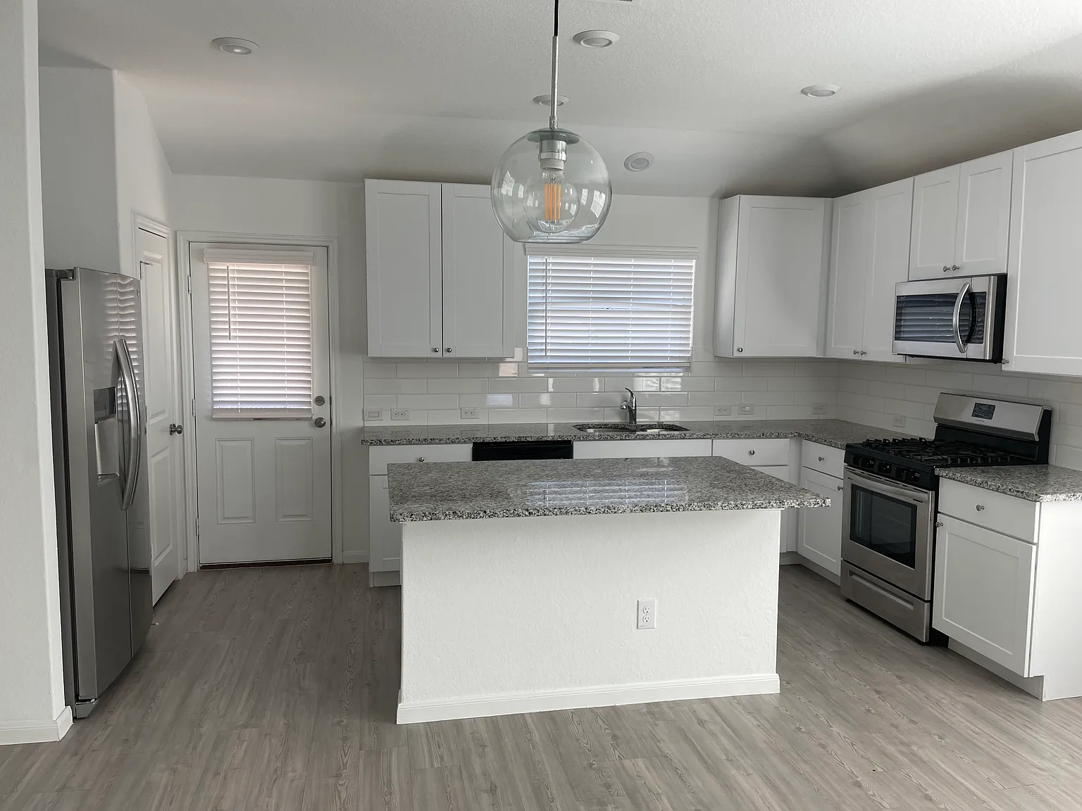 4 bed, 1699 sqft, $1,895 — Photo 4