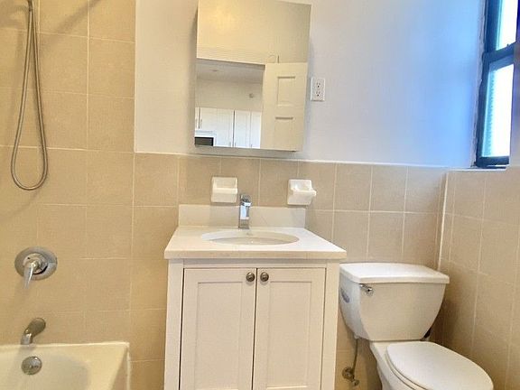 5th image of 568 Pacific St APT 4F
