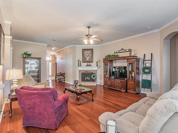 4th image of 4013 Chinaberry Dr