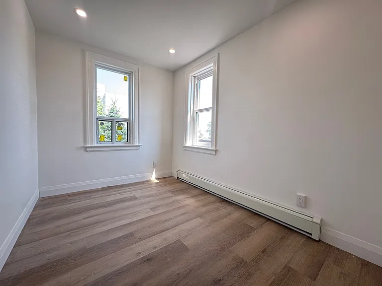 74 Shepherd St W #9 — Photo 2