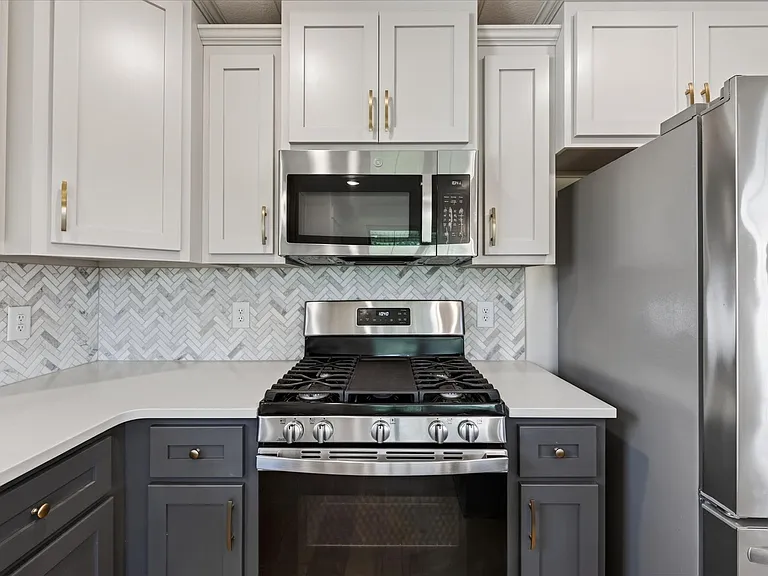 393 Frontier Dr — Photo 16