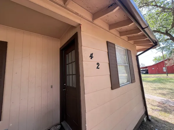 42 Pierce Rd, Huntsville, TX 77320