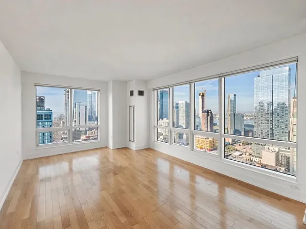 350 W 42nd St APT 34H, New York, NY 10036
