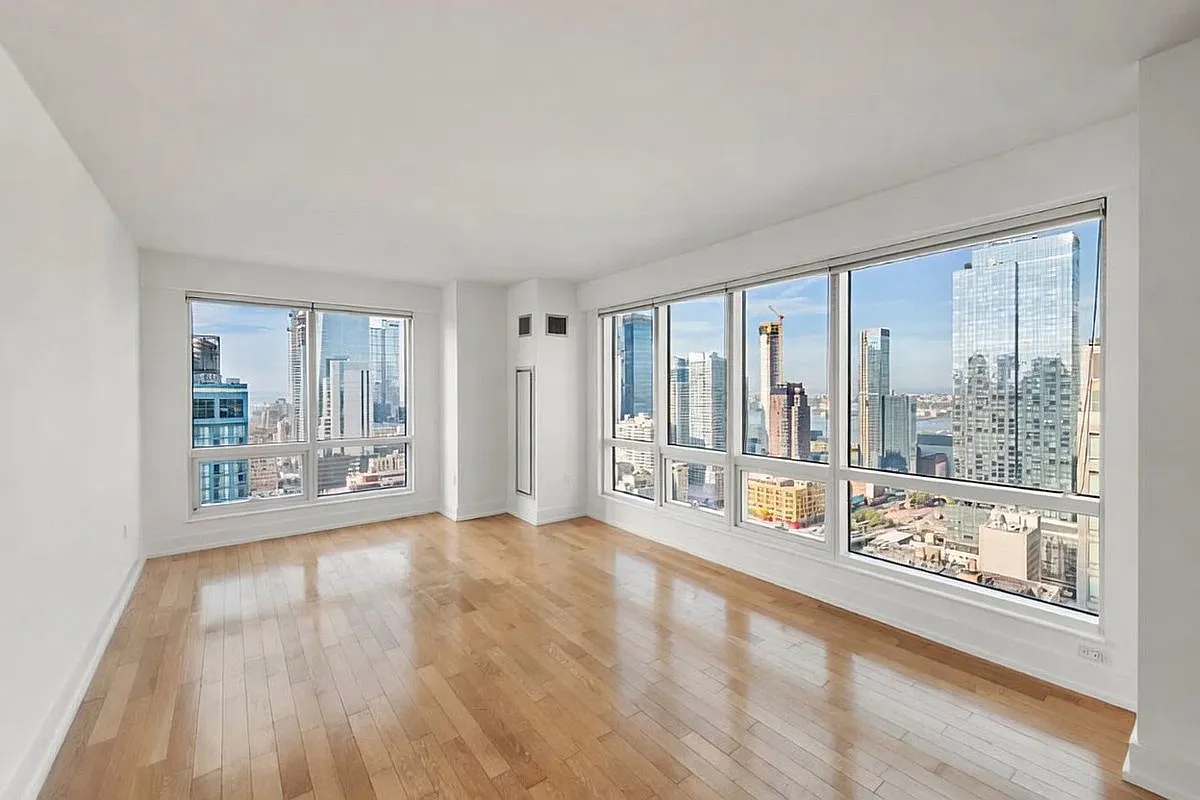 350 W 42nd St APT 34H photo 1