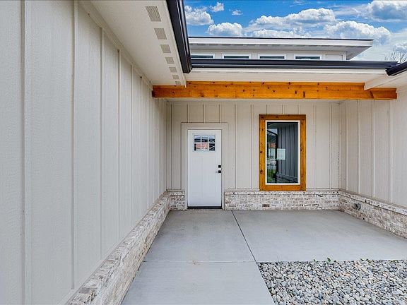 4th image of 4422 N Sunny Cir