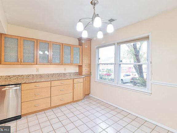 5th image of 2045 Mayflower Dr