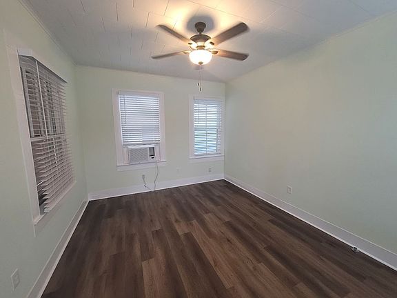 3rd image of 723 Sealy St