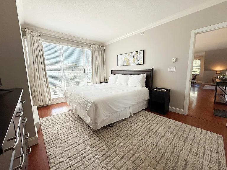 1990 E Kent Ave #403 — Photo 21