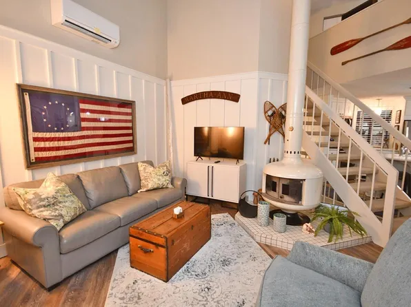 35 Hawks Northeast St, Glen Arbor, MI 49636