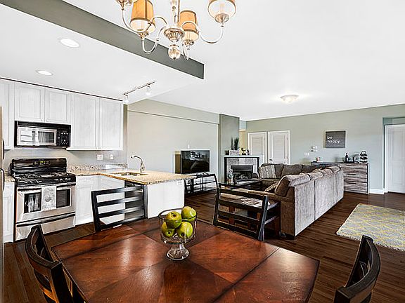 4th image of 437 W North Ave APT 302