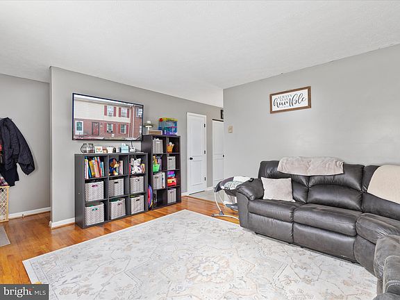 3rd image of 206 Carroll Dr