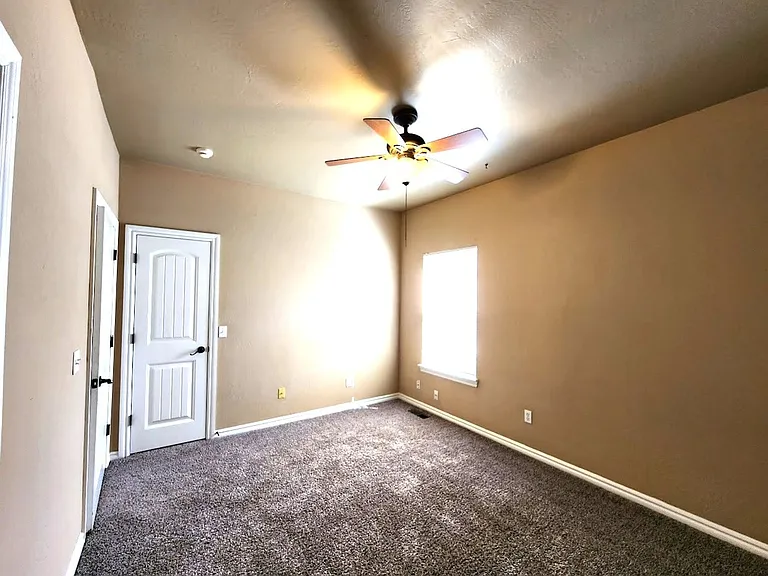 13705 & 13707 Oxford Dr — Photo 22