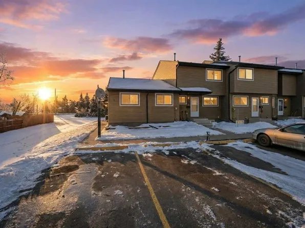 96 S Holmes St #1, Red Deer, AB T4N 6G6