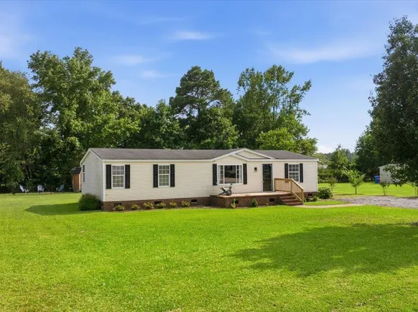 102 Clifton Ridge Dr, Pikeville, NC 27863