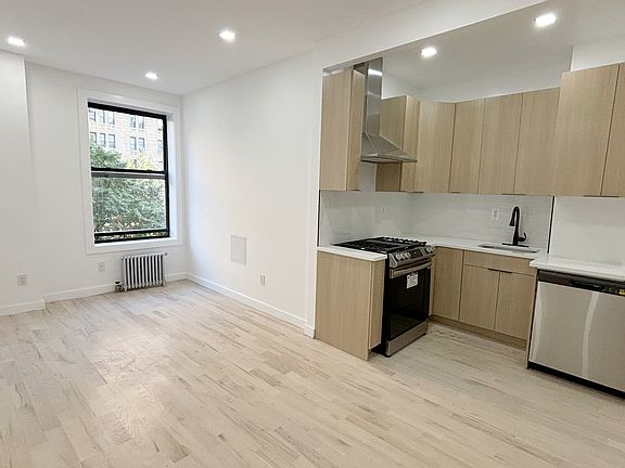 3rd image of 251 W 92nd St APT 4E2
