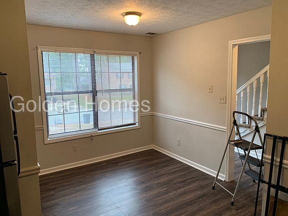 4th image of 470 Charleston Ln