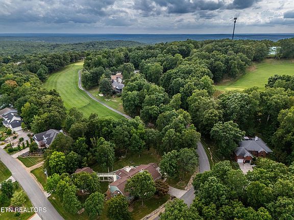 2nd image of 146 Brokenwood Ln