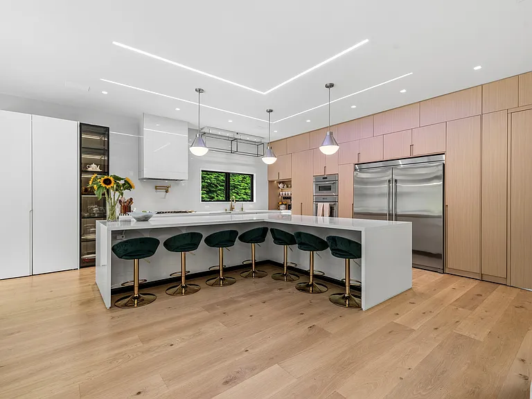 101 Montauk Blvd — Photo 43