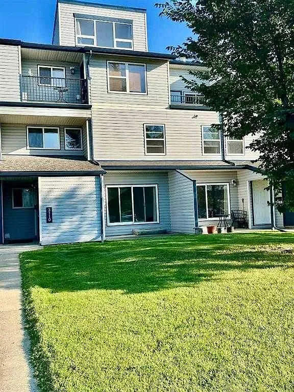 2 bed, 1.0 bath, 948 sqft, $1,800 — Photo 1