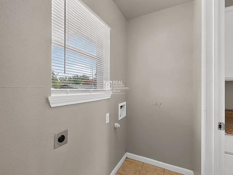 303 Westwood Dr — Photo 19