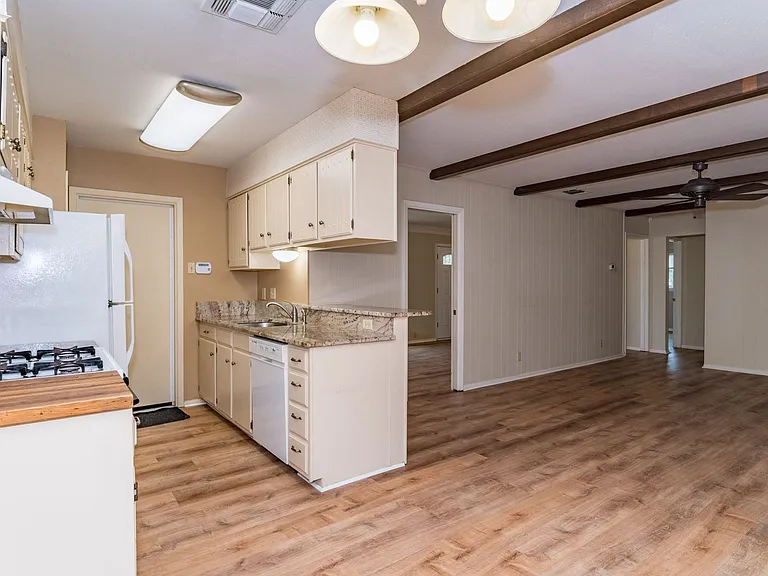 4146 Longvale Dr — Photo 13