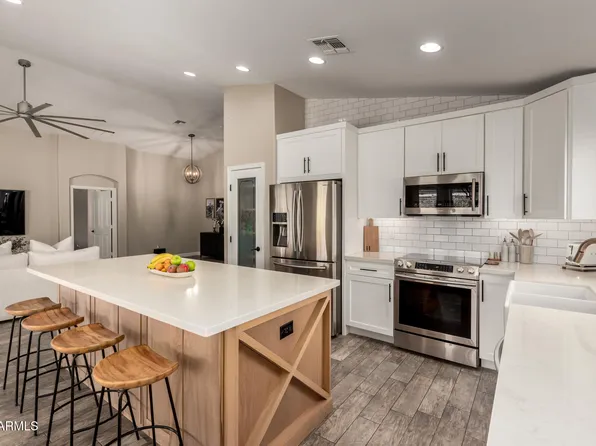 8013 W CORDES Road, Phoenix, AZ 85043