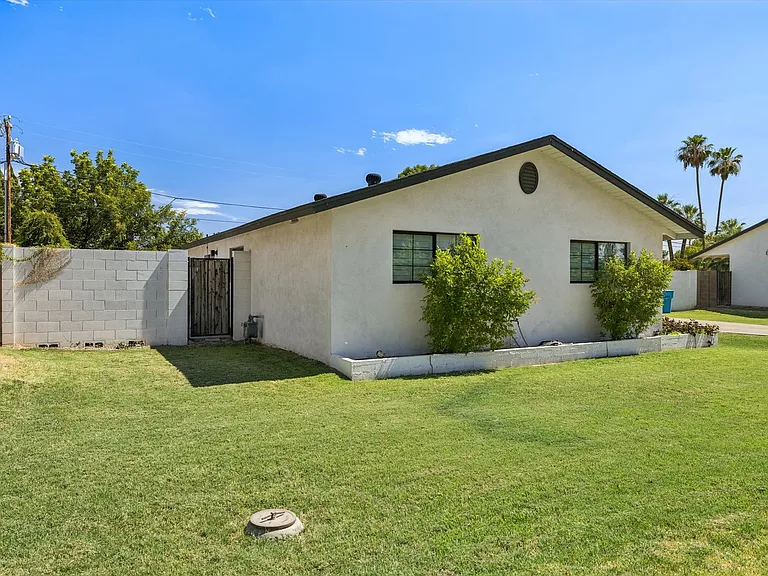 301 E Royal Palm Rd — Photo 5