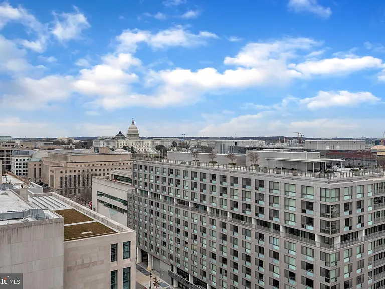 601 Pennsylvania Ave NW #805 — Photo 17