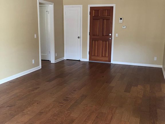 entrance into apartment/livingroom