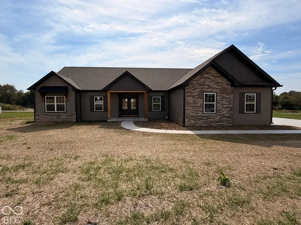 5 Pine Hills Ct, Crawfordsville, IN 47933